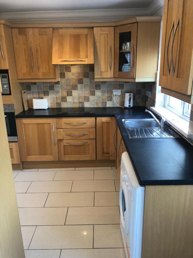 Cheerful 4 Bedroom Town House With Bbq, Galway Esterno foto